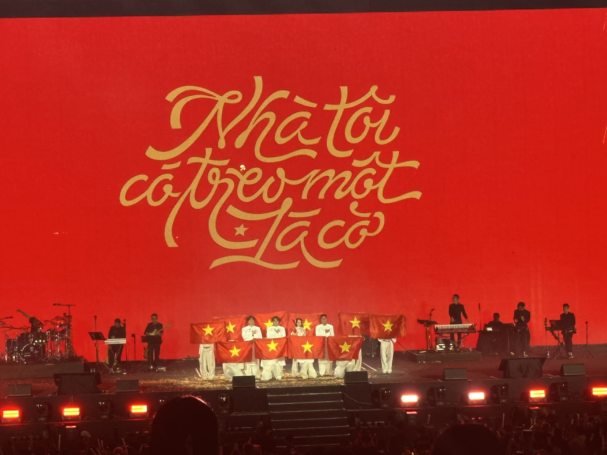 Phương Mỹ Chi 'quẩy' hết mình trong Liên hoan Âm nhạc quốc tế TP.HCM- Ảnh 5.