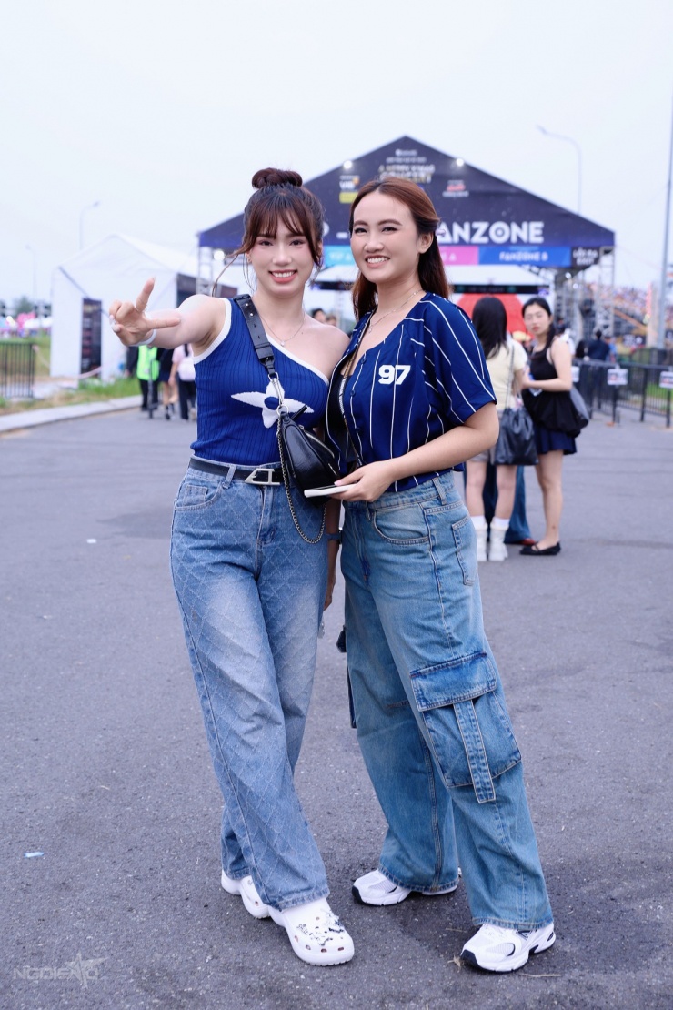 Khán giả diện trang phục gợi cảm xem concert 'Anh trai say hi' - 7