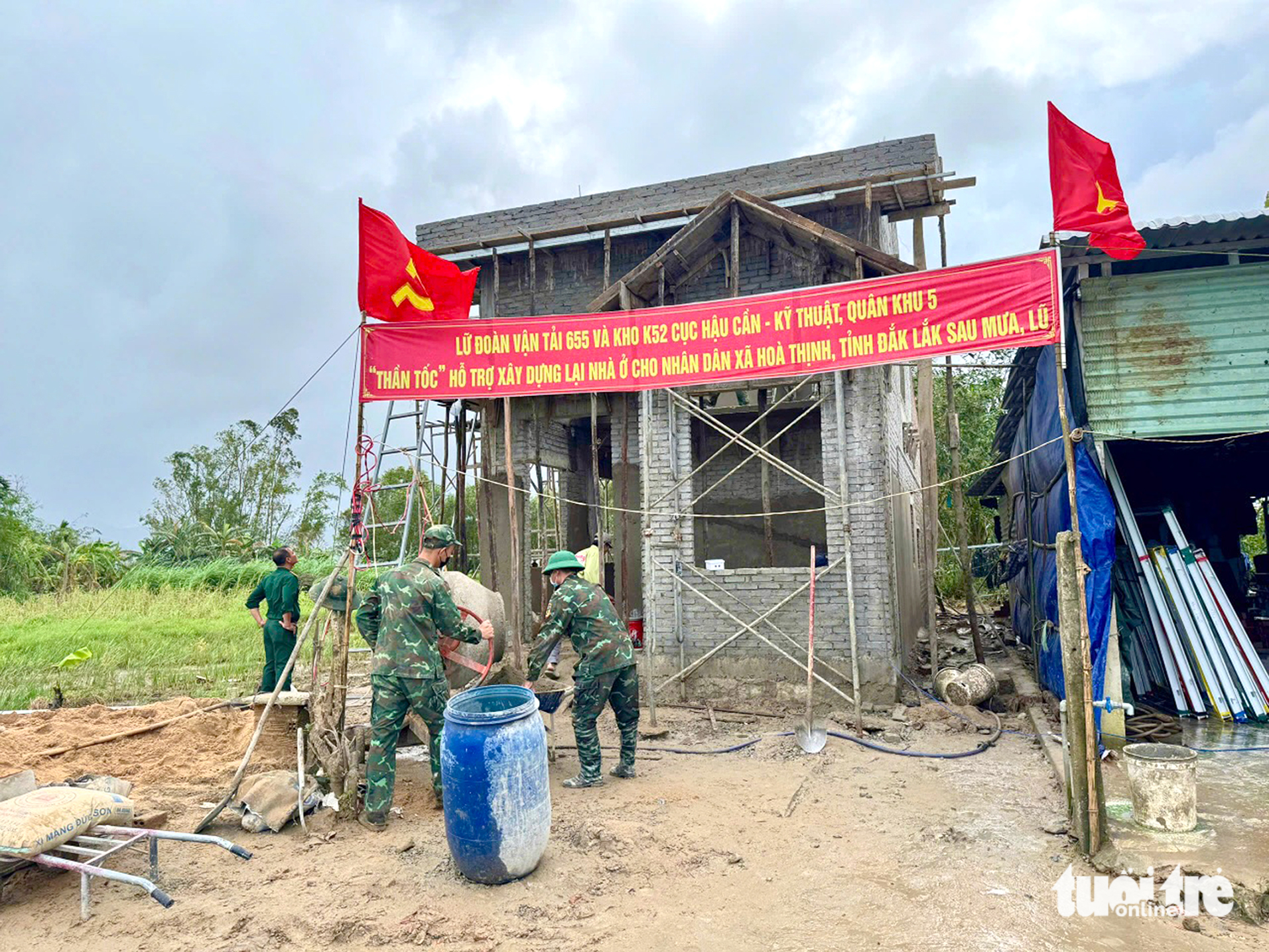 Nụ cười ấm lại dưới mái nhà sau bão lũ - Ảnh 3. chiến dịch quang trung - Ảnh 3.