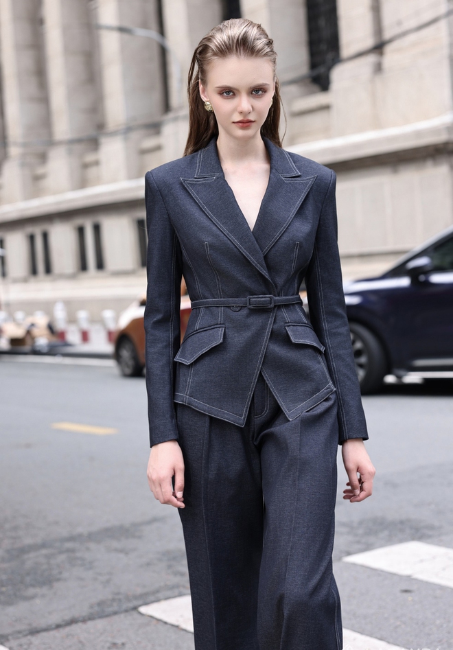 Váy denim, áo khoác jean, lựa chọn thông minh cho những ngày cuối đông- Ảnh 9.