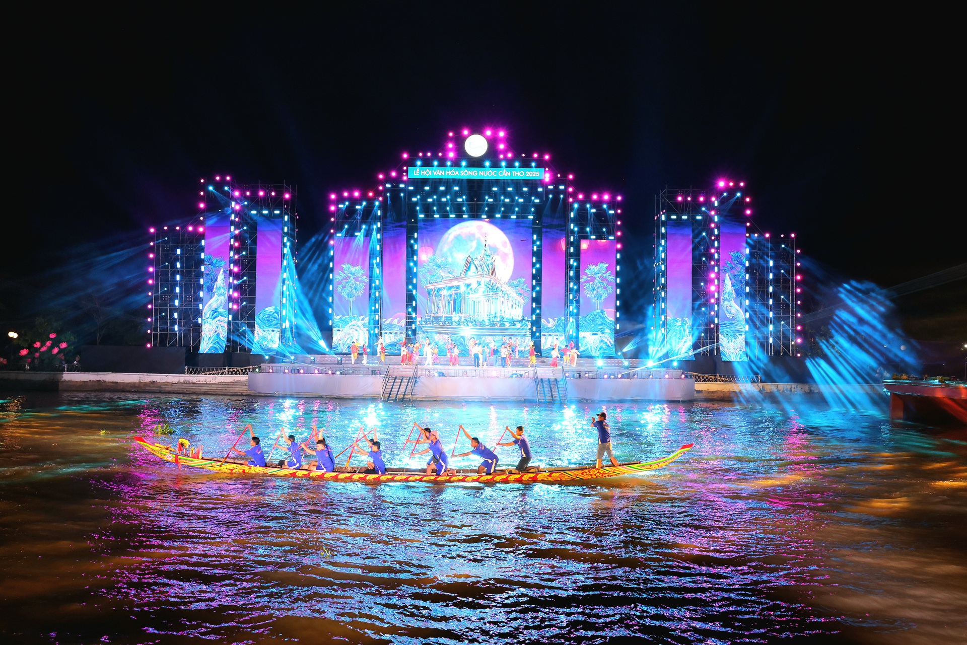 Mãn nhãn đêm khai mạc Lễ hội văn hóa sông nước Cần Thơ - 6