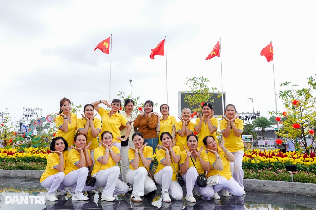 Thủ phủ hoa miền Tây cung cấp hơn 15 triệu sản phẩm mỗi năm - 3