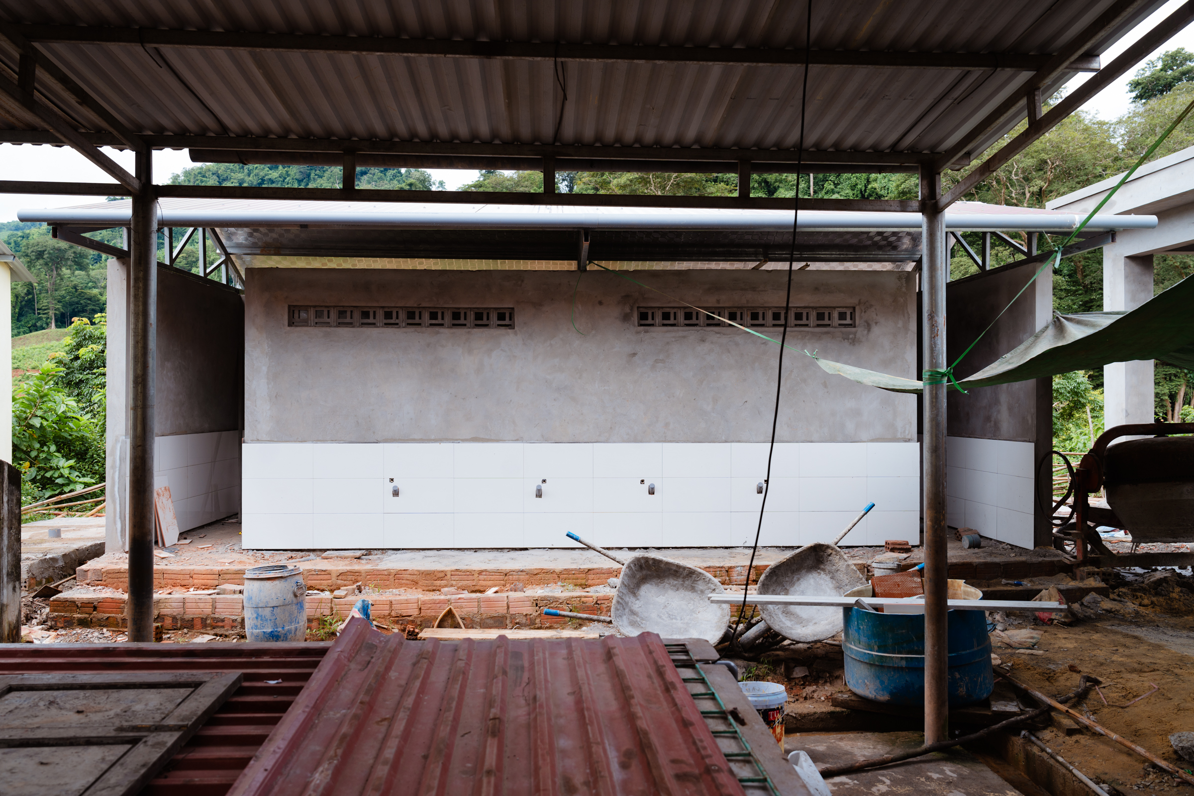 1766888797 616 Ba thang dua cong trinh ve sinh dat chuan den