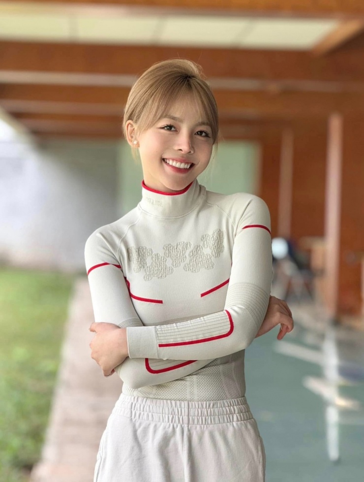 Thanh Thảo được xem là trụ cột của tuyển bắn súng Việt Nam. Bên cạnh tài năng, cô gây ấn tượng với vẻ ngoài xinh xắn, gu mặc gợi cảm nên được mọi người đặt biệt danh là hoa khôi. Vận động viên thích thay đổi nhiều kiểu tóc như bob thẳng, lob uốn xoăn, nhuộm tóc bạch kim để làm mới hình ảnh, tạo nguồn hứng khởi.