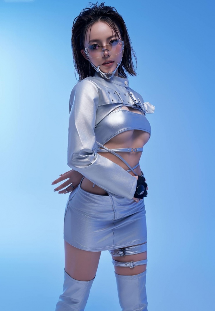 Thanh Thảo có gu mặc phóng khoáng, ưa chuộng những thiết kế cắt xẻ, crop top, quần shorts, bodysuit, váy mini. Tuy nhiên, xạ thủ cho biết cô tự tin nhất khi mặc trang phục thi đấu chuyên dụng và quân phục.