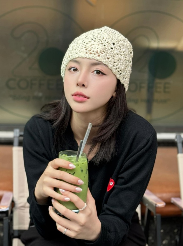 Người đẹp theo đuổi mốt mũ đan móc - xu hướng được giới trẻ châu Á yêu thích từ năm ngoái.