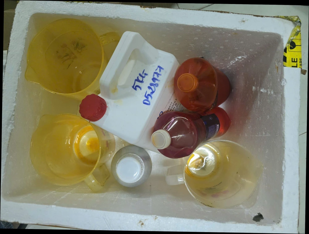 tp-hcm-5-nguoi-mua-hoa-chat-cong-nghiep-ve-pha-tron-thanh-dau-gio-gia (1).jpg