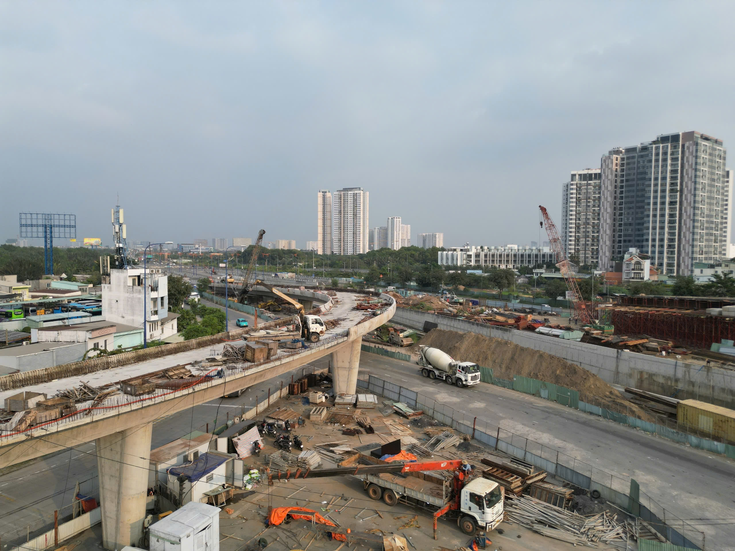 Nhánh cầu nối trực tiếp cao tốc tại An Phú đã đạt 95% sản lượng - Ảnh 5.