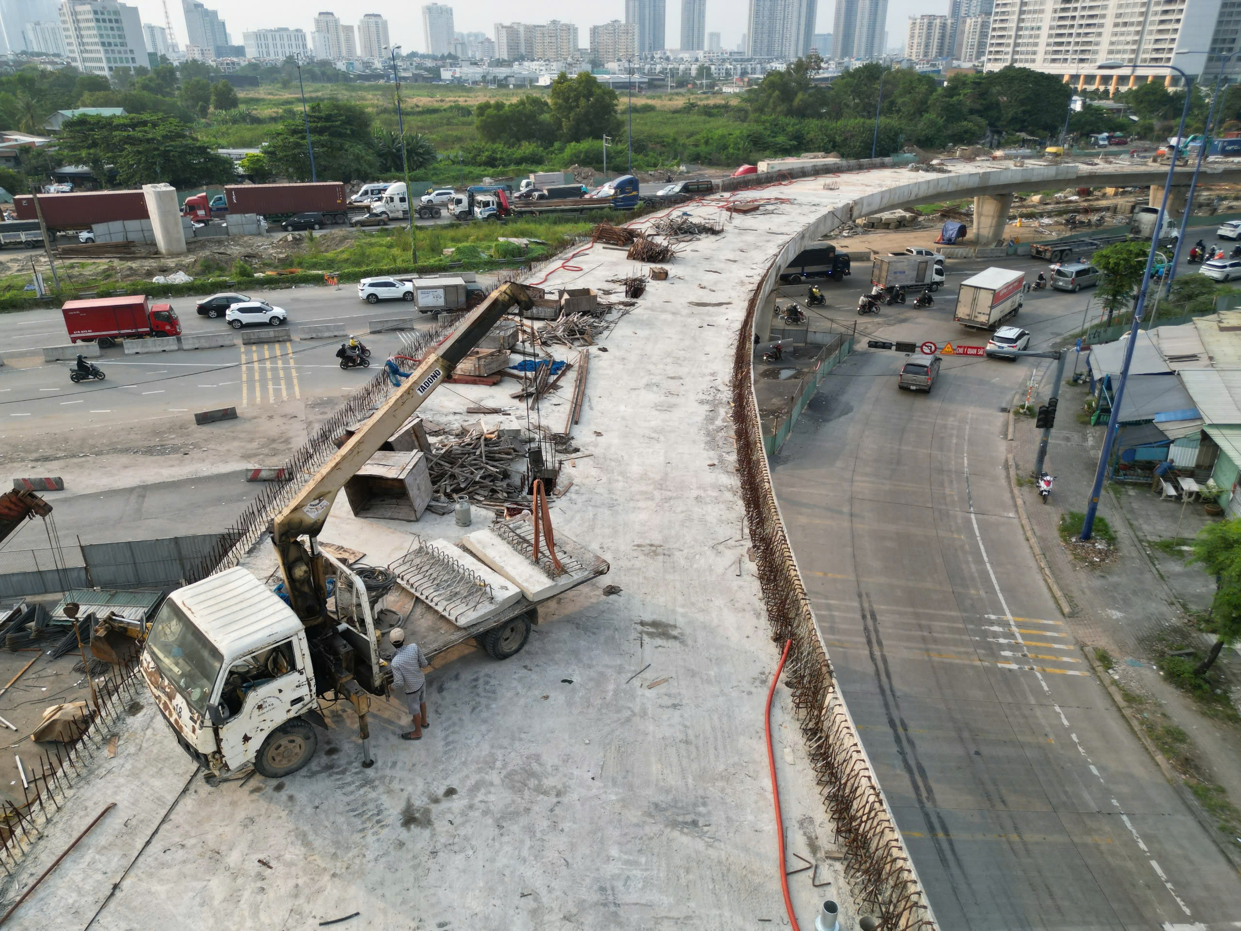 Nhánh cầu nối trực tiếp cao tốc tại An Phú đã đạt 95% sản lượng - Ảnh 6.