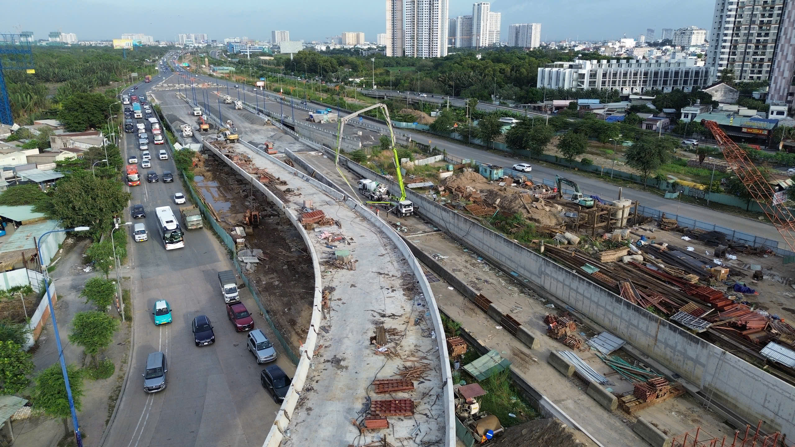 Nhánh cầu nối trực tiếp cao tốc tại An Phú đã đạt 95% sản lượng - Ảnh 11.