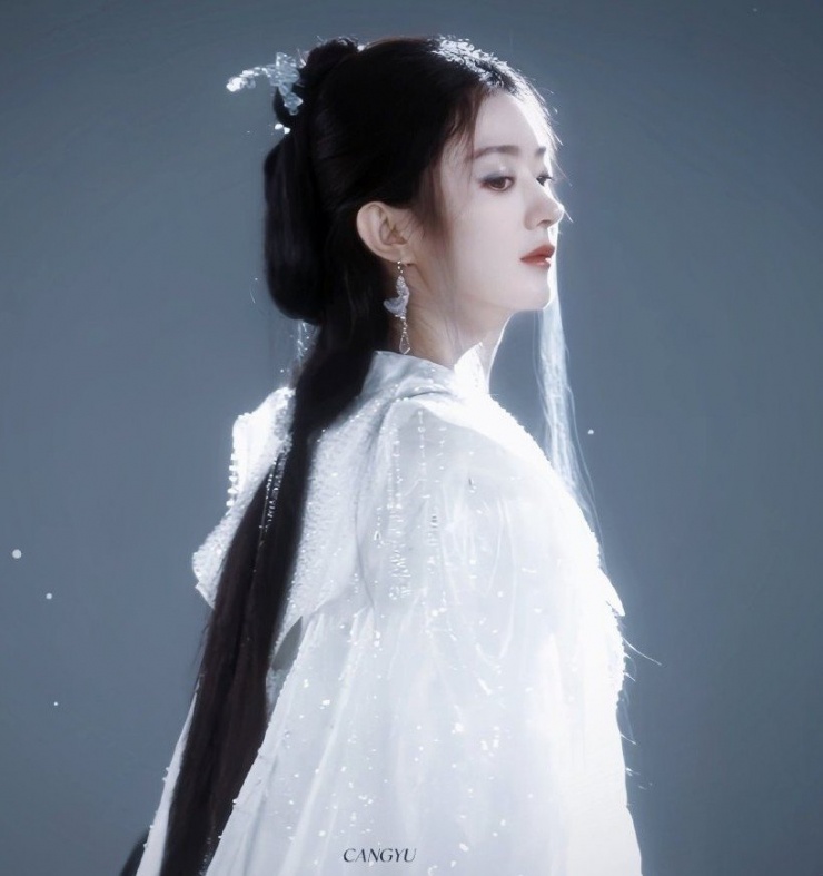 Triệu Lệ Dĩnh được cho là đẹp lấn át cả nữ chính Đàm Tùng Vận.