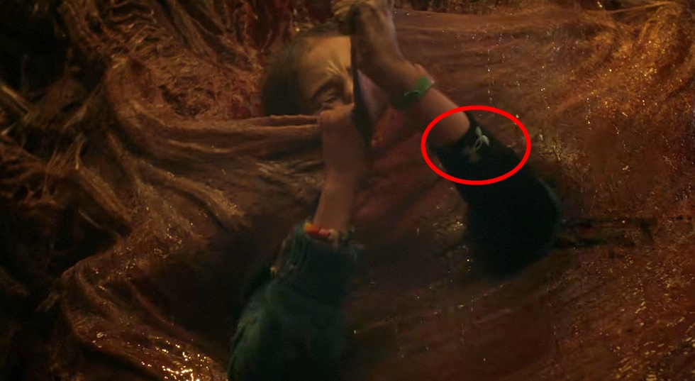 Làn sóng tẩy chay bom tấn 10.000 tỷ dâng cao dữ dội: Sạn nhặt mãi không hết, nữ chính vất vưởng như quần chúng- Ảnh 5.