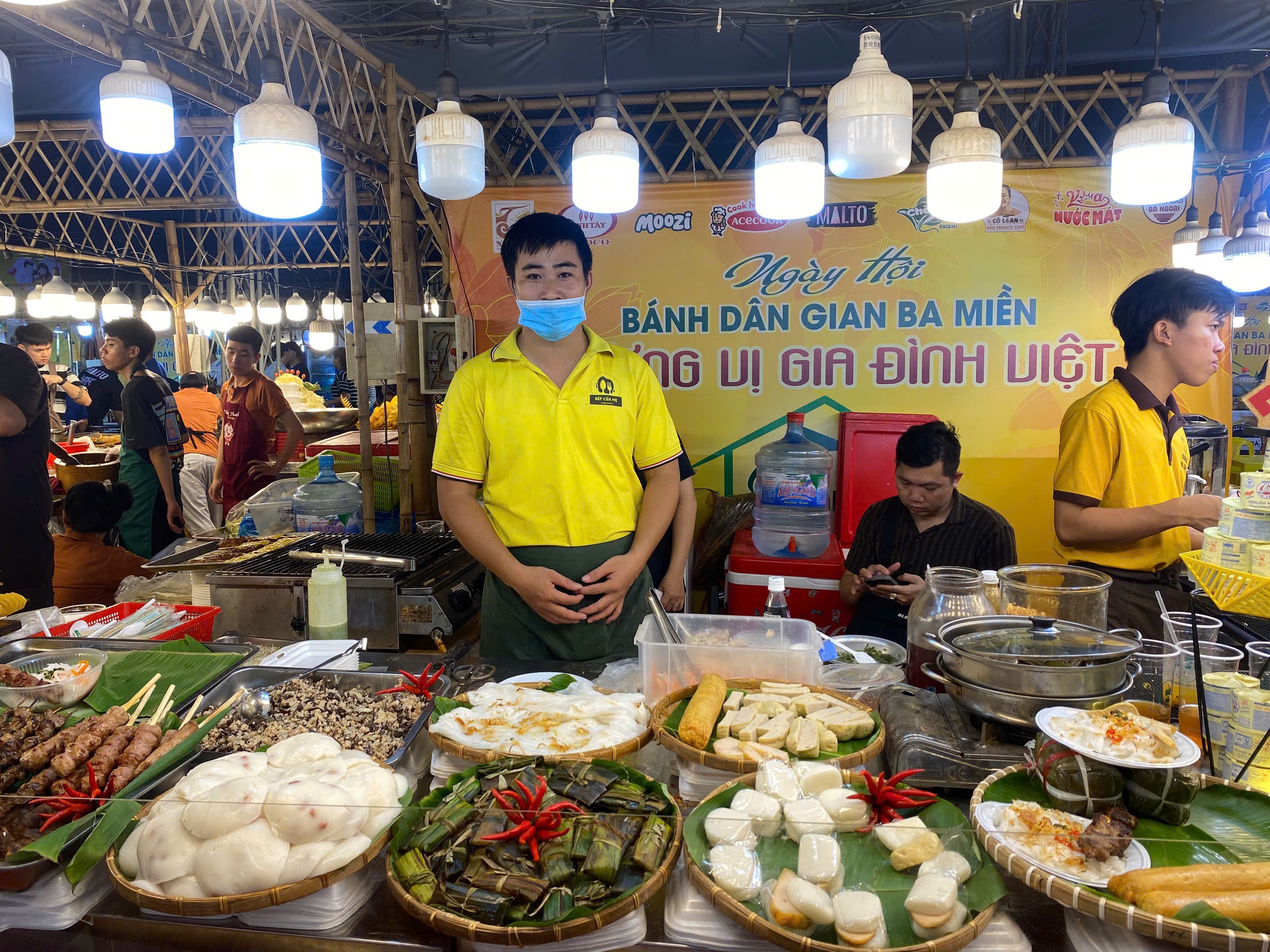 Hàng ngàn người đổ về Ngày hội bánh dân gian 3 miền ở trung tâm TP HCM - Ảnh 5.