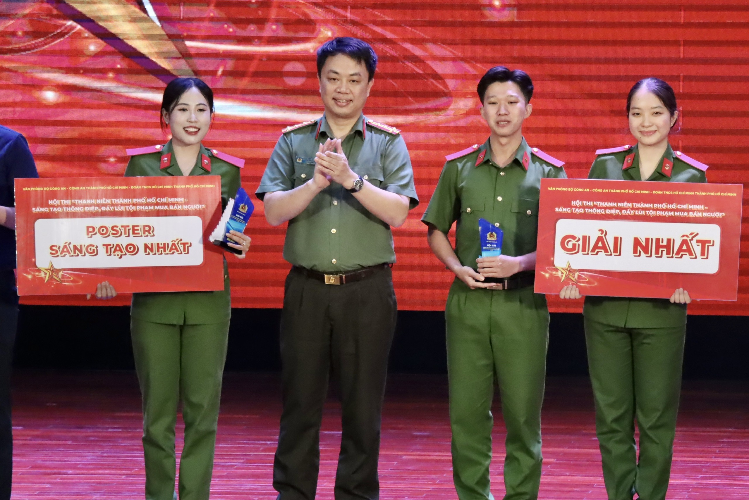 Sinh viên làm tiểu phẩm góp phần đẩy lùi tội phạm mua bán người - Ảnh 2.