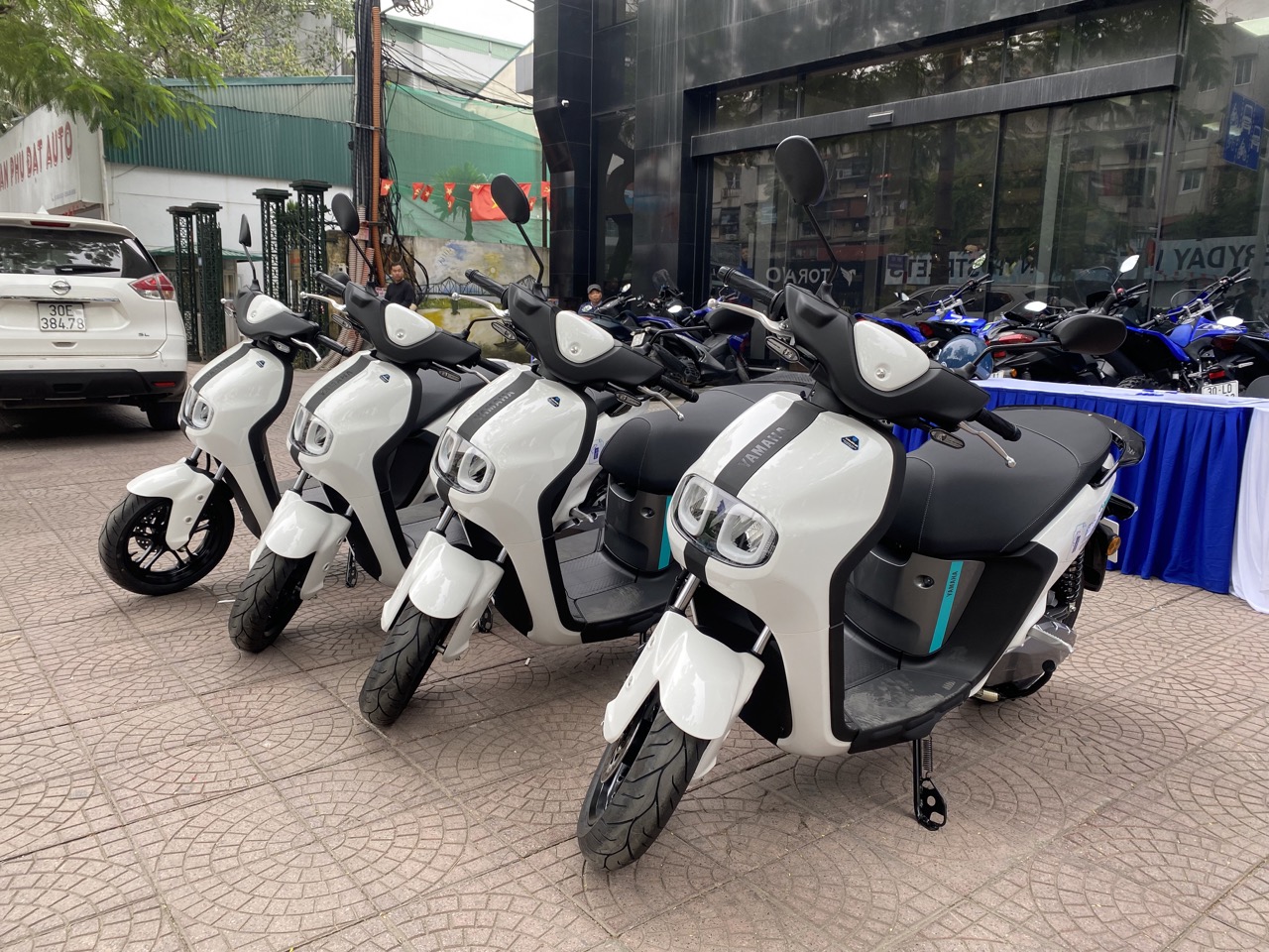 Xe máy điện Yamaha ở Việt Nam nay có thể đổi pin 24/7, cứu hộ miễn phí - Ảnh 2.