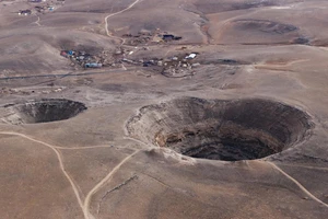 CHÙM ẢNH: Kỳ dị 683 hố sụt lún khổng lồ ở Thổ Nhĩ Kỳ