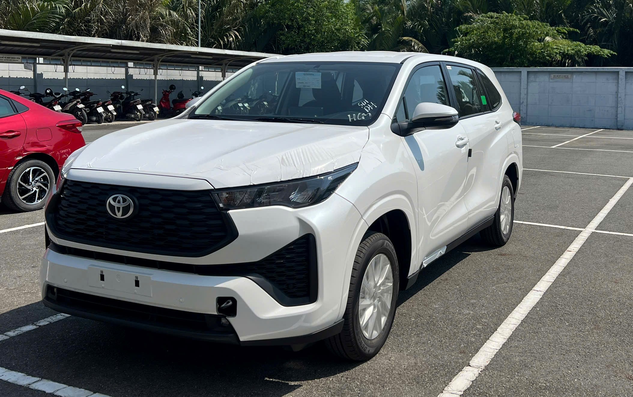 Xe 7 chỗ 'chiếm sóng' 3 Loạt ô tô mới mở bán tại Việt Nam tháng cuối năm: Xe 7 chỗ 'chiếm sóng' - Ảnh 3.