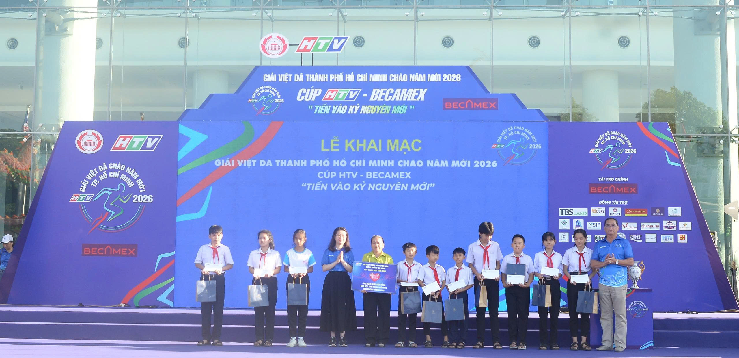 Tiến vào kỷ nguyên mới 4 Giải Việt dã TP HCM chào năm mới 2026: Tiến vào kỷ nguyên mới - Ảnh 4.