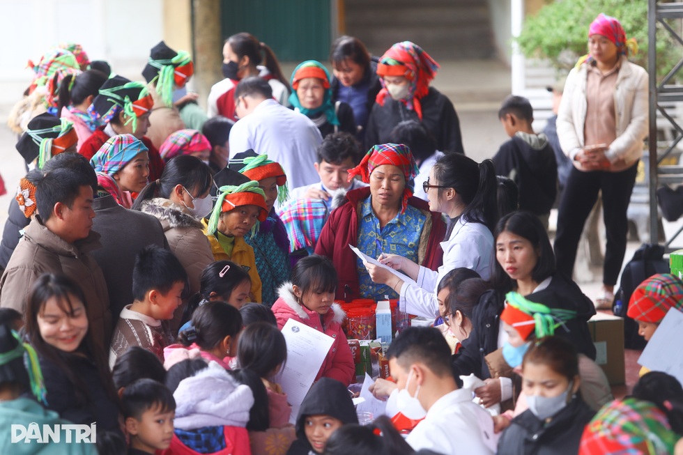 Hàng trăm người dân đồng bào Dao lần đầu tiếp cận y tế Trung ương - 4