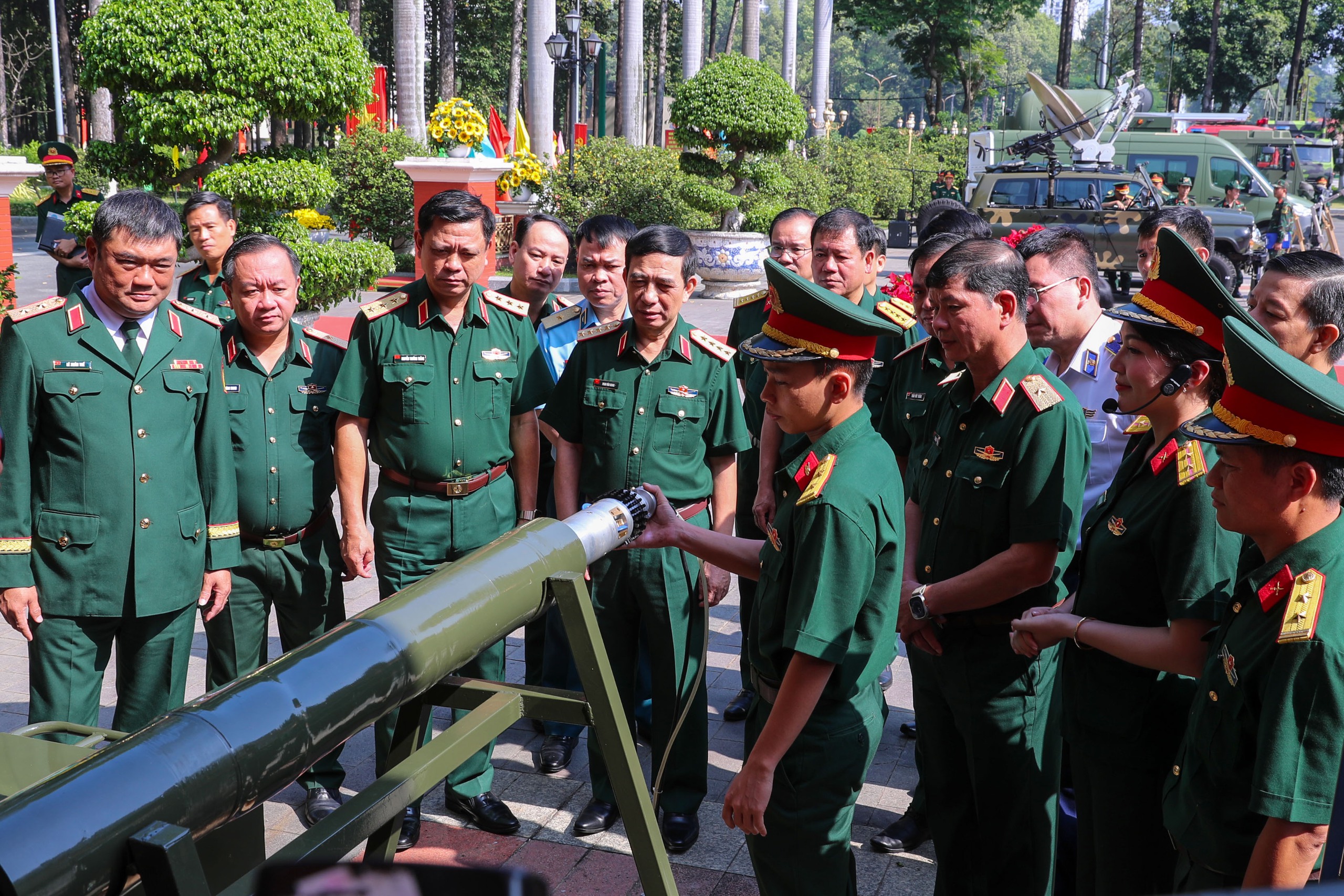 Quân khu 7 đón nhận Huân chương Bảo vệ Tổ quốc hạng Nhất - Ảnh 2.