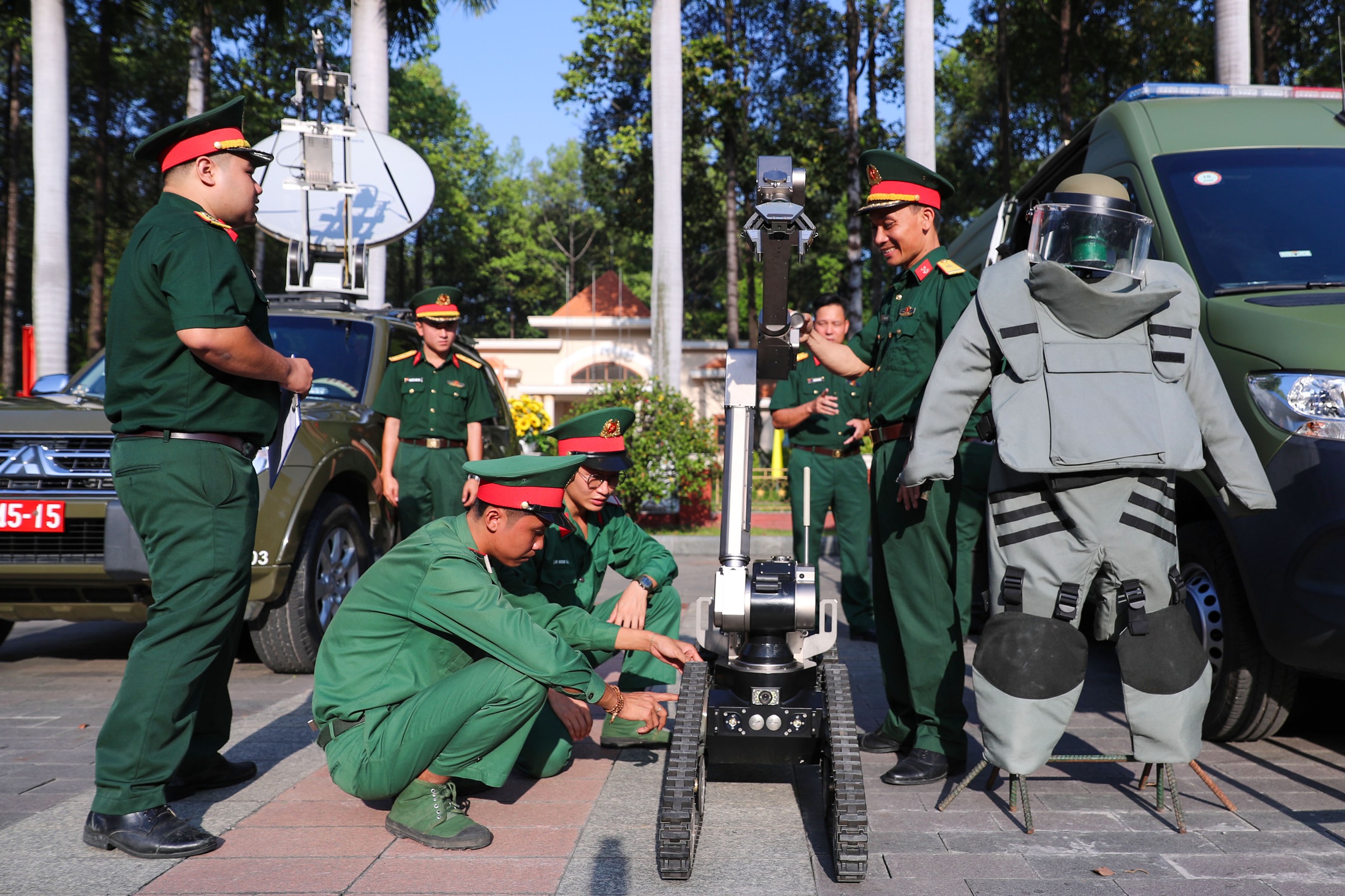 Quân khu 7 đón nhận Huân chương Bảo vệ Tổ quốc hạng Nhất - Ảnh 4.