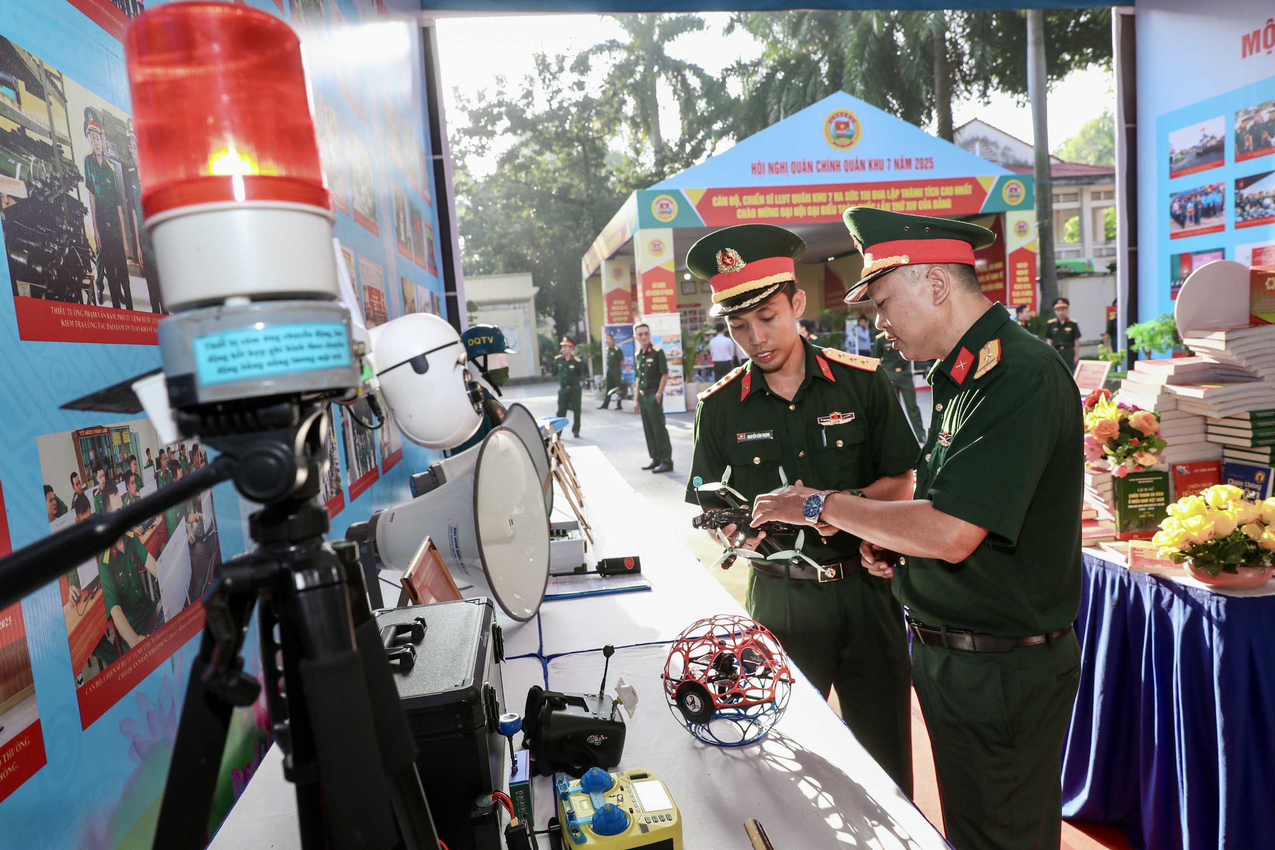 Quân khu 7 đón nhận Huân chương Bảo vệ Tổ quốc hạng Nhất - Ảnh 5.