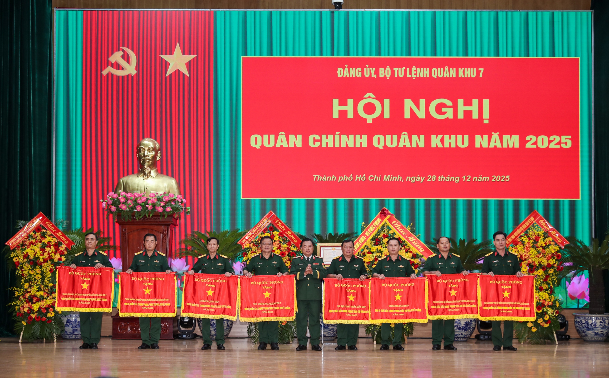 Quân khu 7 đón nhận Huân chương Bảo vệ Tổ quốc hạng Nhất - Ảnh 11.