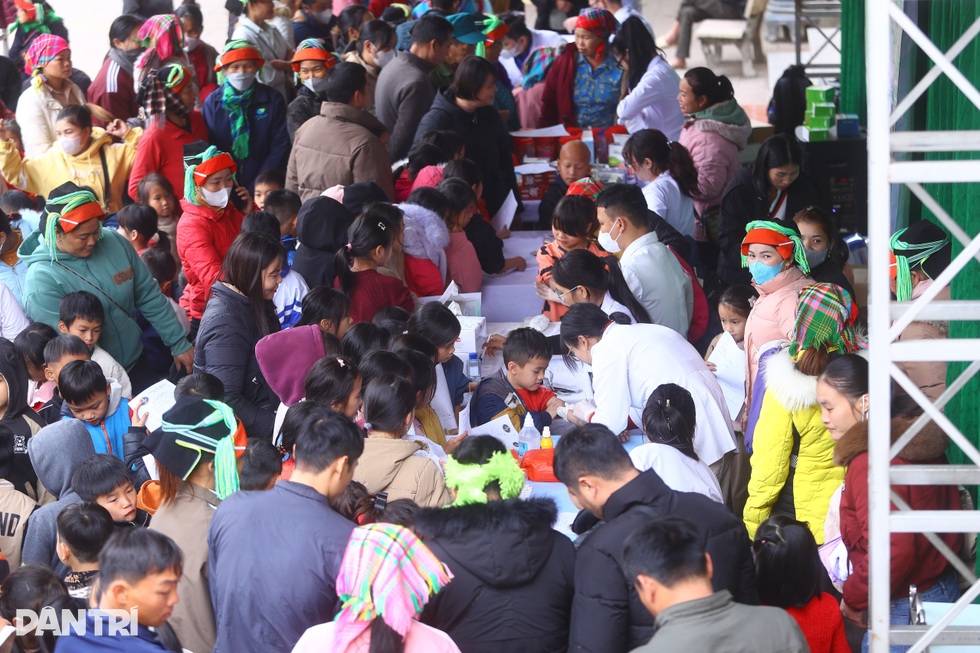 Báo Dân trí tổ chức tư vấn sức khoẻ, phát hiện 11 học sinh viêm gan B - 4