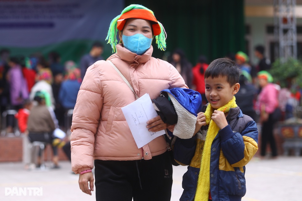 Báo Dân trí tổ chức tư vấn sức khoẻ, phát hiện 11 học sinh viêm gan B - 6