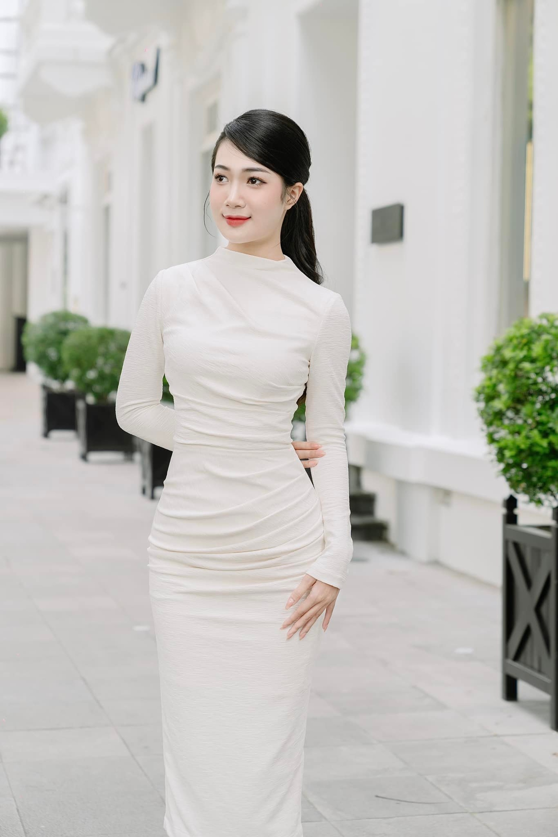 Vẻ đẹp ngọt ngào, nữ tính của vợ màn ảnh kém Mạnh Trường 16 tuổi - 6