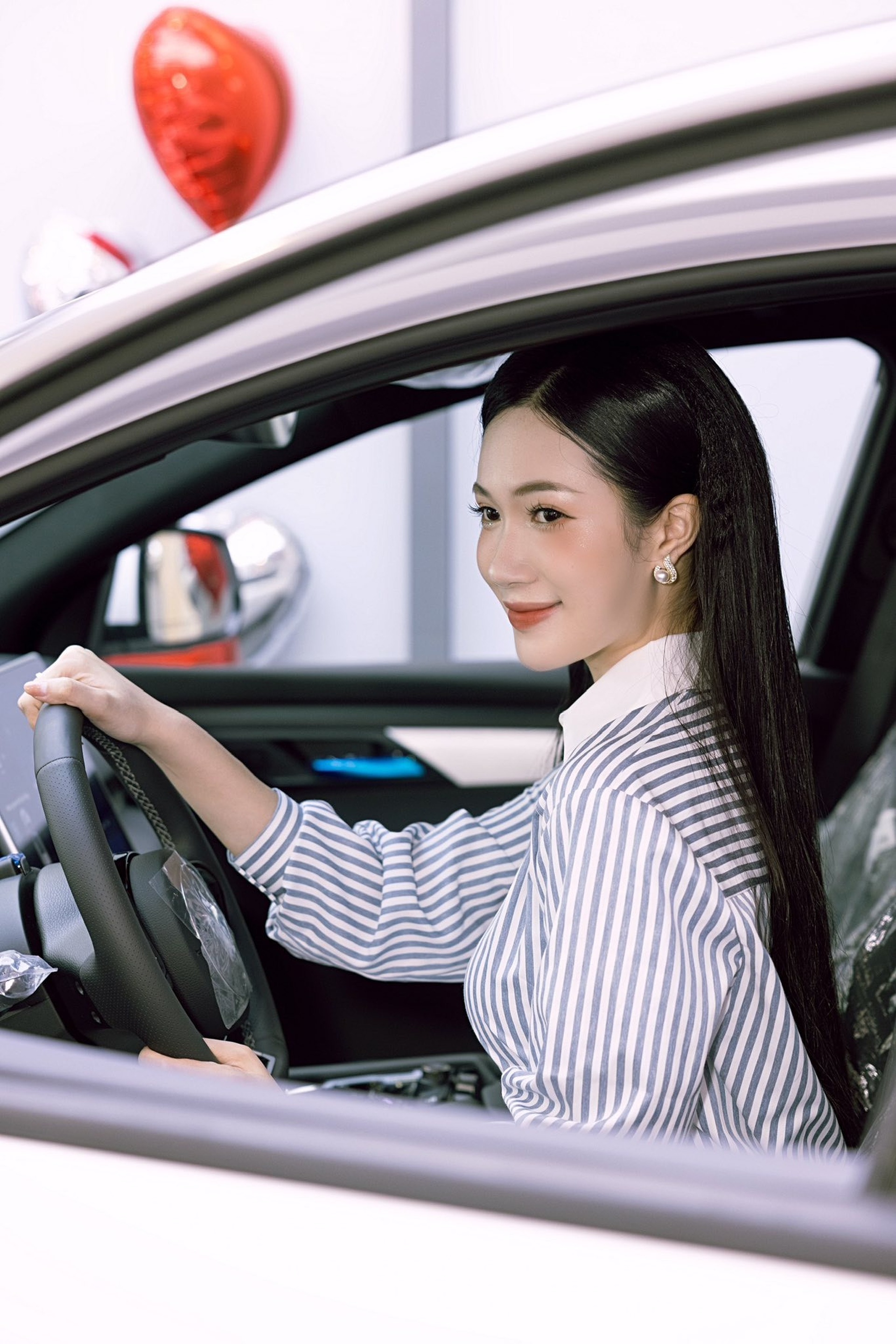 Vẻ đẹp ngọt ngào, nữ tính của vợ màn ảnh kém Mạnh Trường 16 tuổi - 7