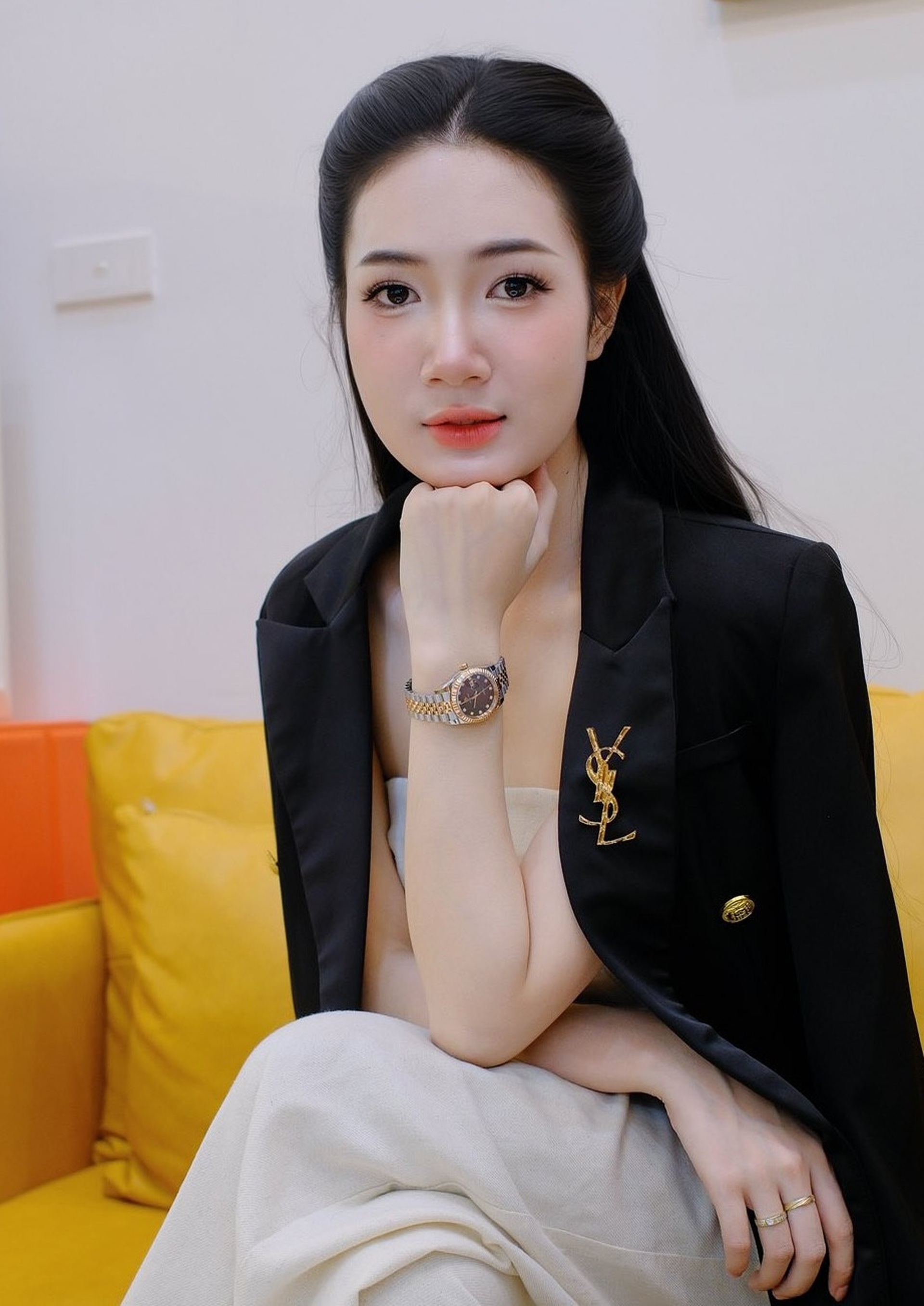 Vẻ đẹp ngọt ngào, nữ tính của vợ màn ảnh kém Mạnh Trường 16 tuổi - 10