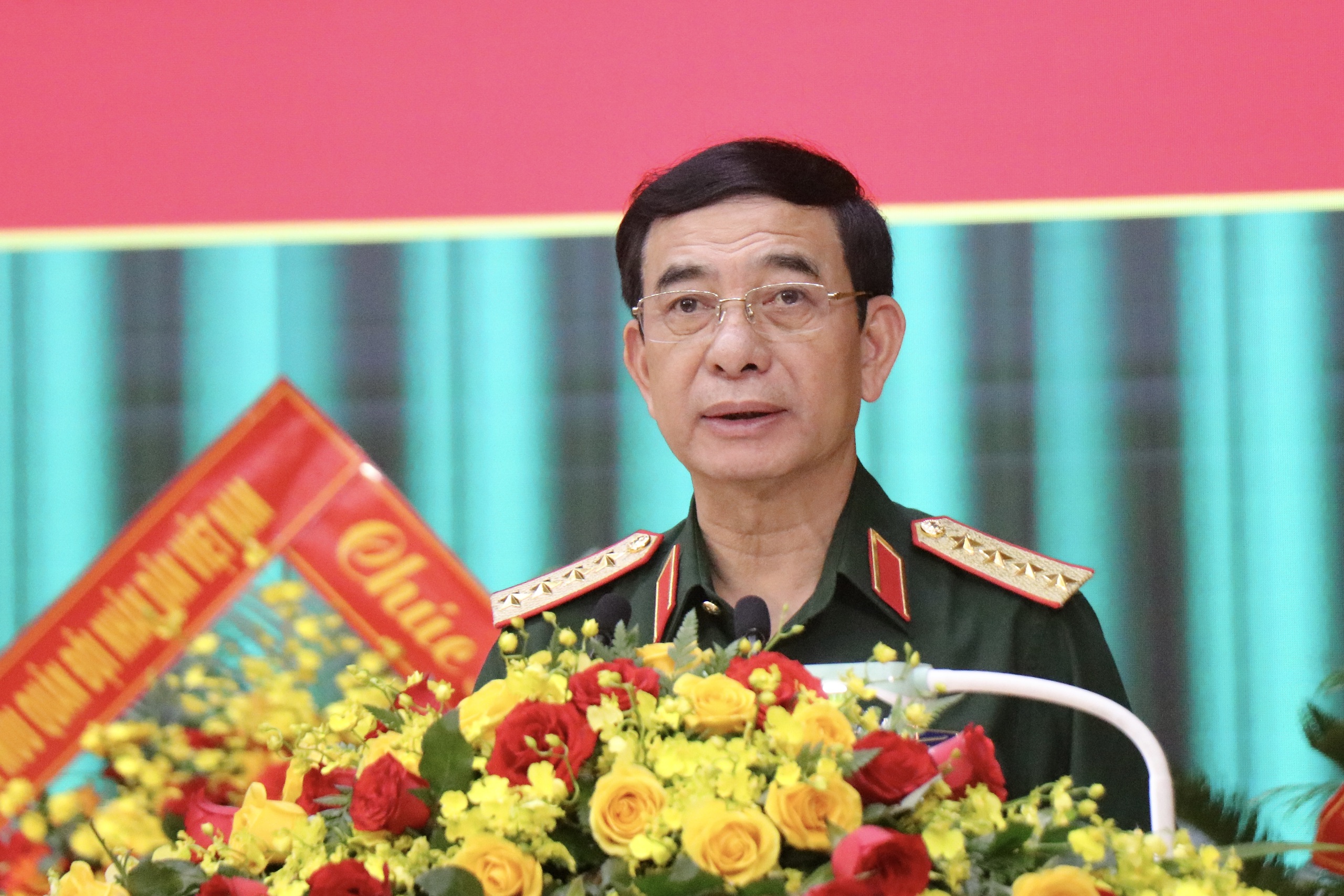 Đại tướng Phan Văn Giang trao Huân chương Bảo vệ Tổ quốc hạng nhất cho Quân khu 7- Ảnh 3.