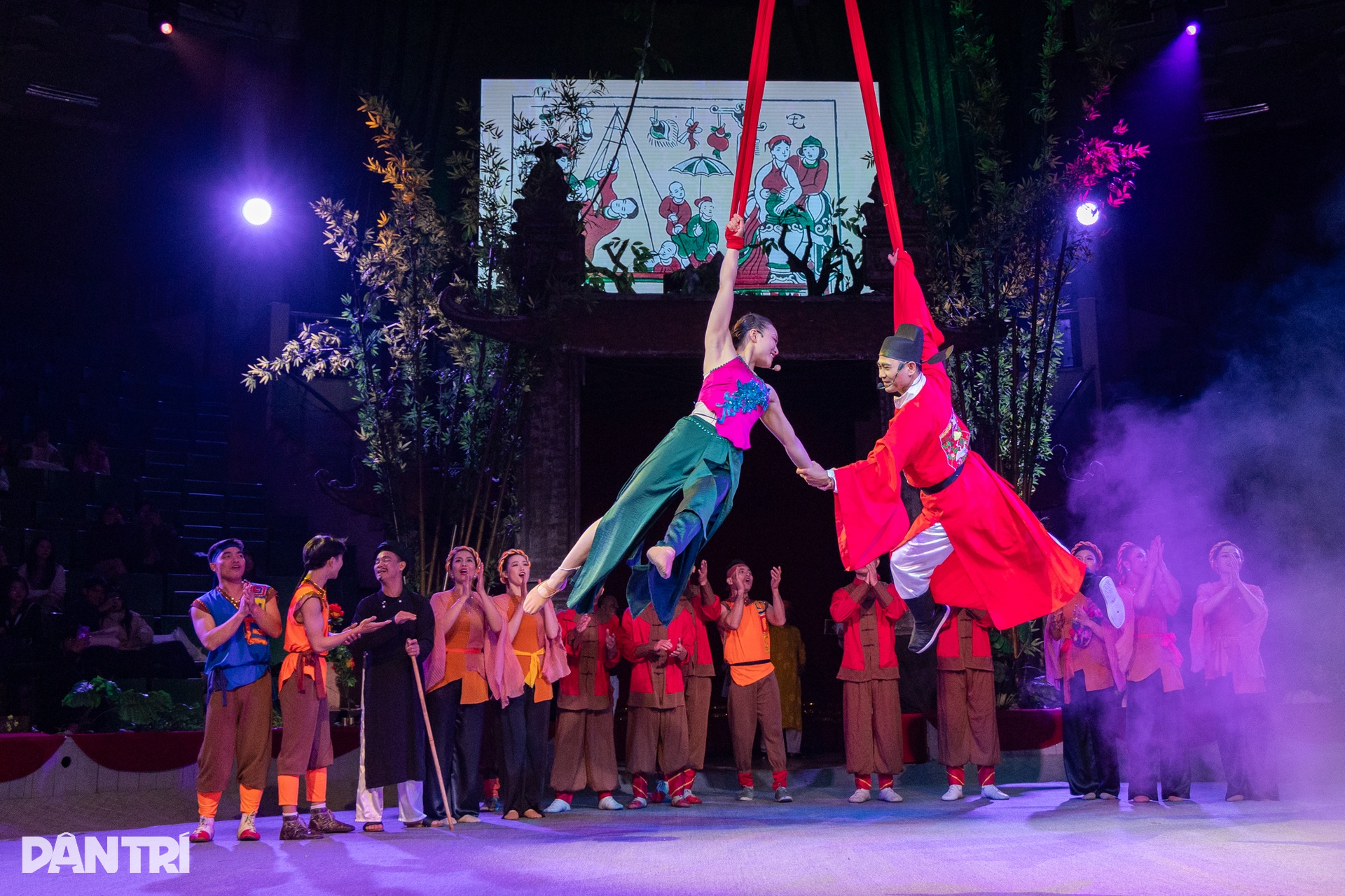 Làm sống lại tranh Đông Hồ Đám cưới chuột, Hứng dừa qua diễn xiếc - 2