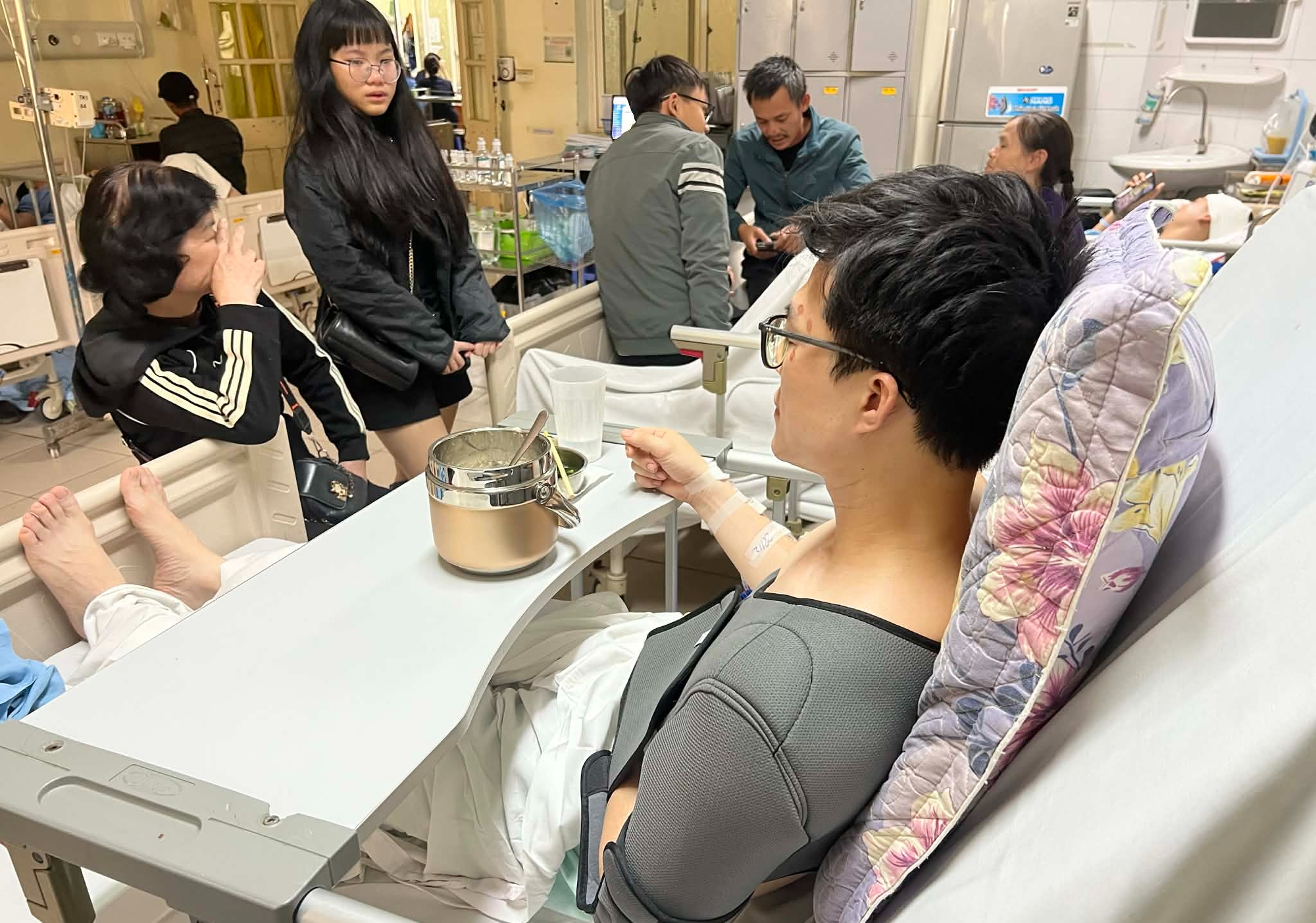 Vụ lật xe làm 9 người chết ở Lào Cai: Lời chia sẻ của trưởng nhóm thiện nguyện Bếp Củi - Ảnh 1.