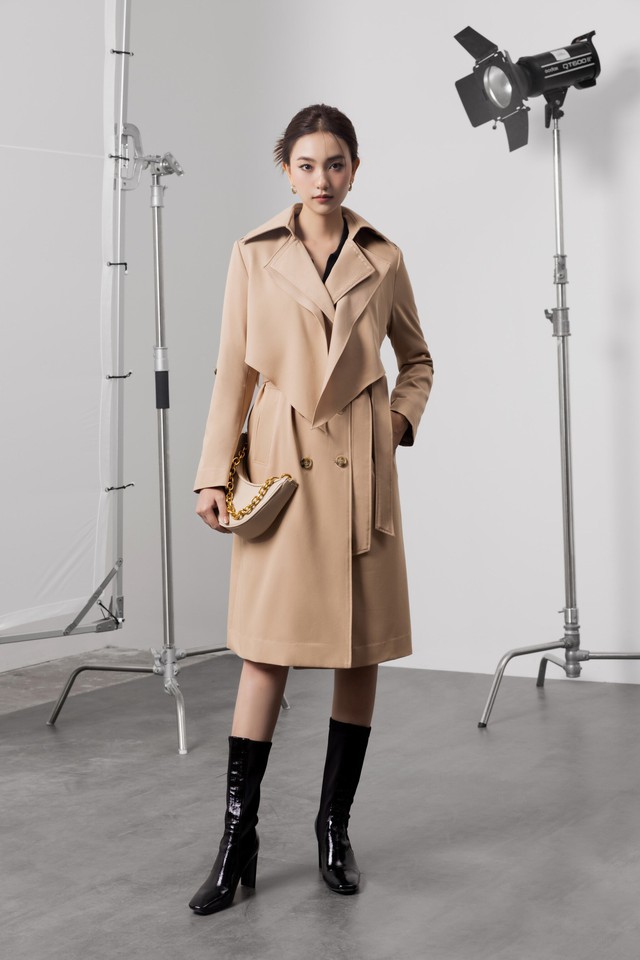 Trench coat màu be, từ dạo phố đến công sở đều nâng tầm khí chất- Ảnh 7. Trench coat màu be, từ dạo phố đến công sở đều nâng tầm khí chất- Ảnh 7.