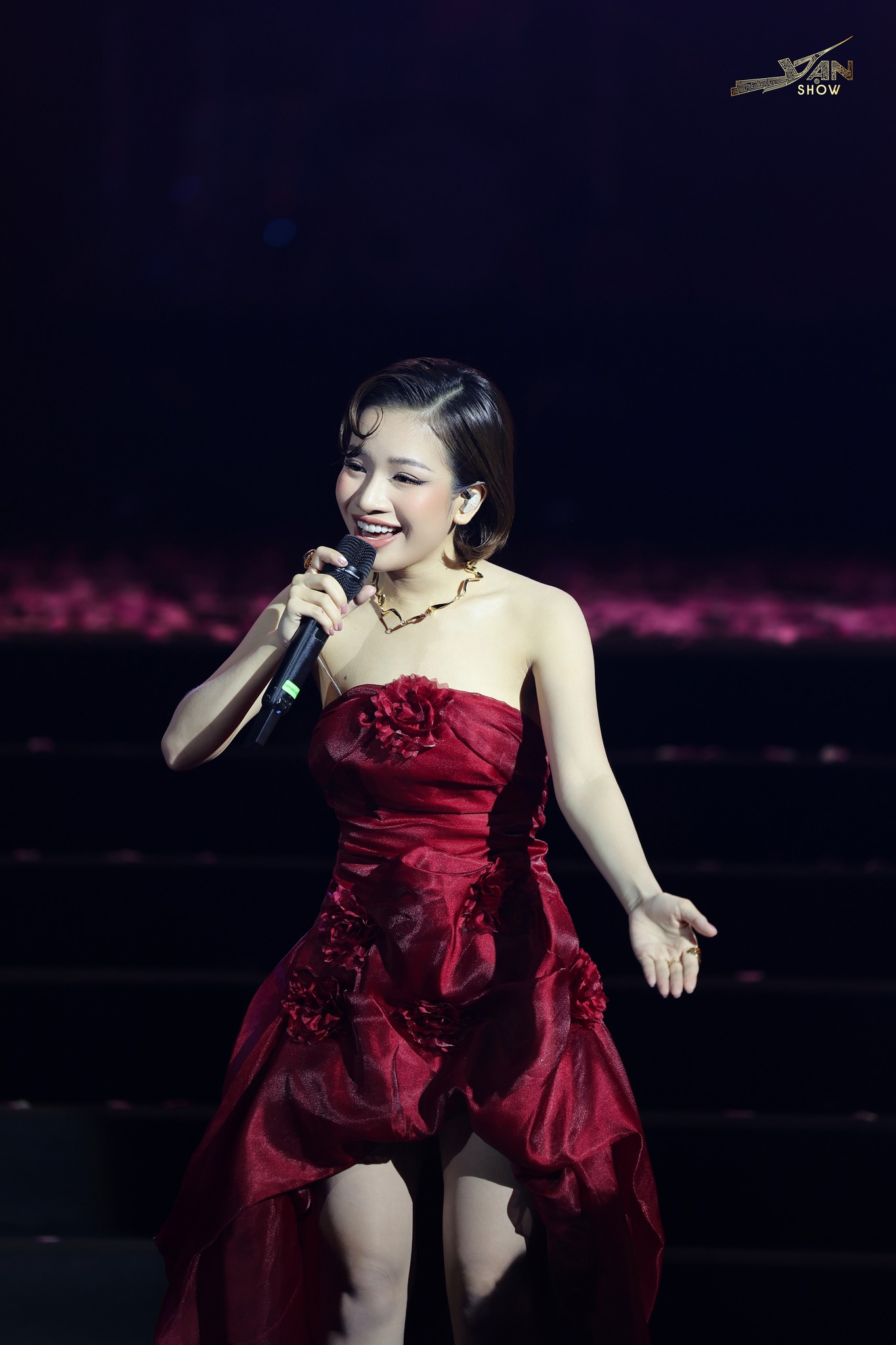 Chưa từng có tại Việt Nam: Khán giả đã đến nhưng không có nghệ sĩ, BTC báo hoãn giờ chót gây phẫn nộ- Ảnh 4.