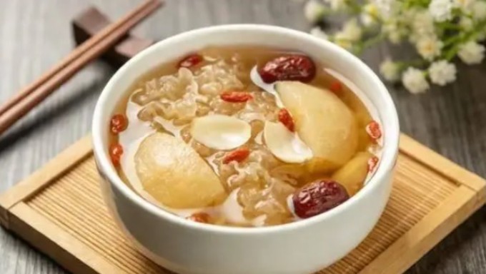 Ba công thức biến tấu quả lê dưỡng phổi ngày đông - 3