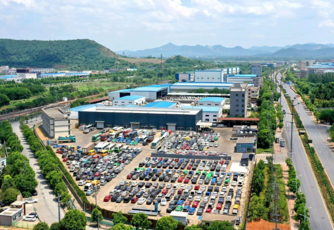 Các phương tiện đang được tháo dỡ tại một nhà máy ở Đồng Lăng, tỉnh An Huy, Trung Quốc. Ảnh: Nhân dân Nhật báo