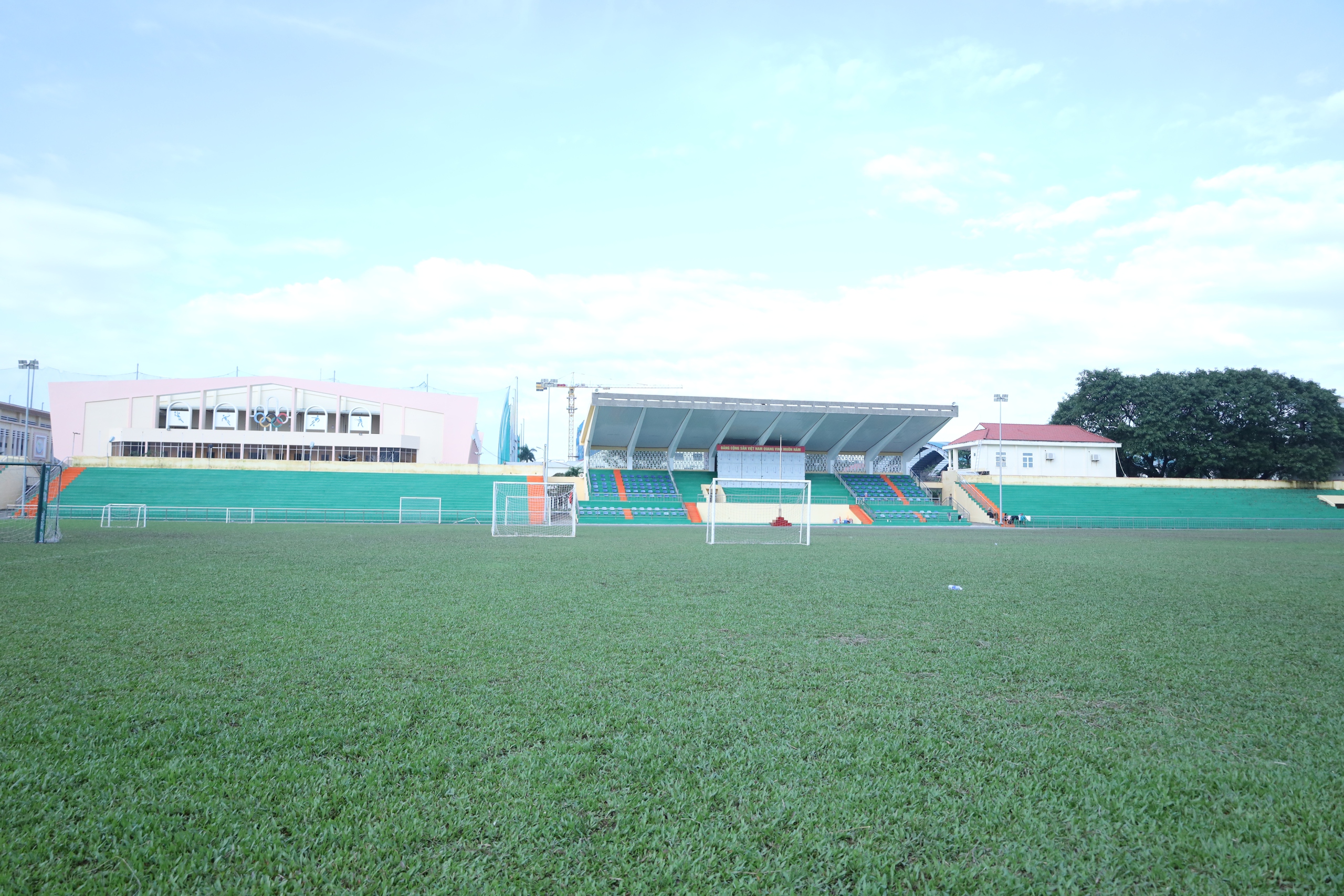 Ngắm SVĐ Quân khu 5 'lột xác', sẵn sàng mùa giải TNSV THACO cup 2026
- Ảnh 4.