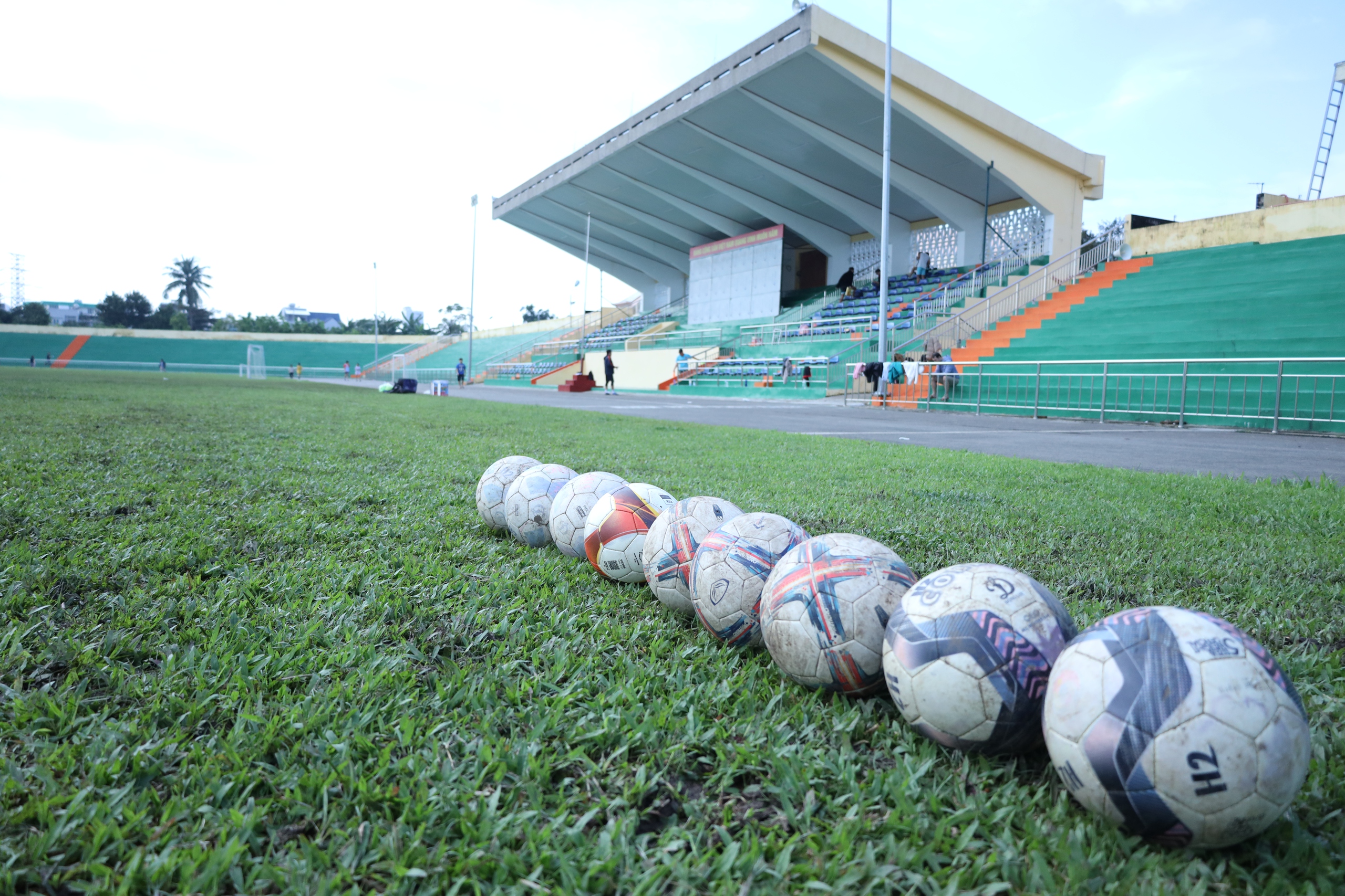 Ngắm SVĐ Quân khu 5 'lột xác', sẵn sàng mùa giải TNSV THACO cup 2026
- Ảnh 8.