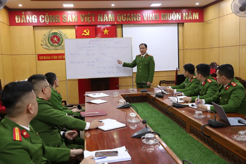 Trung tá Đặng Văn Đức - Trưởng phòng Cảnh sát hình sự Công an tỉnh Hà Tĩnh đã xác lập chuyên án 0625L và chỉ đạo phương án truy bắt các đối tượng trong đường dây lừa đảo xuyên quốc gia. Ha-Tinh-pha-an.jpg