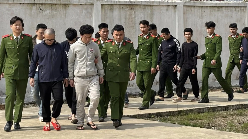 Nhóm lừa hơn 1.000 nạn nhân đã bị bắt giam. bat-duong-day.jpg