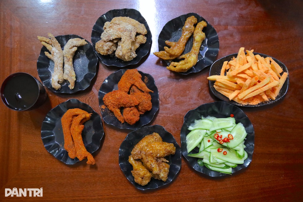 Quán gà ở Hà Nội ẩn mình ở ngõ nhỏ hẹp, khách leo cầu thang mới tới - 7