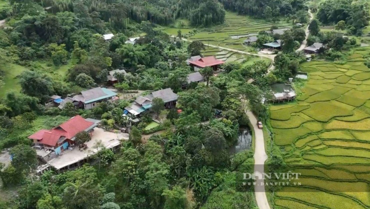 Nhiều hộ gia đình ở Vân Sơn đã cải tạo nhà sàn thành homestay khang trang nhưng vẫn giữ hồn truyền thống. Ảnh: Thành Dân.