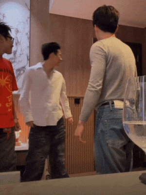 1766979975 118 HIEUTHUHAI khong hen ho ma tu tap hoi ban hoa