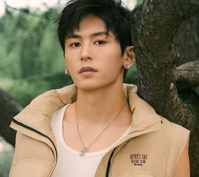 Vẻ điển trai của Trương Triết Hạn. Ảnh: Instagram/ @zhangzhehan_super3