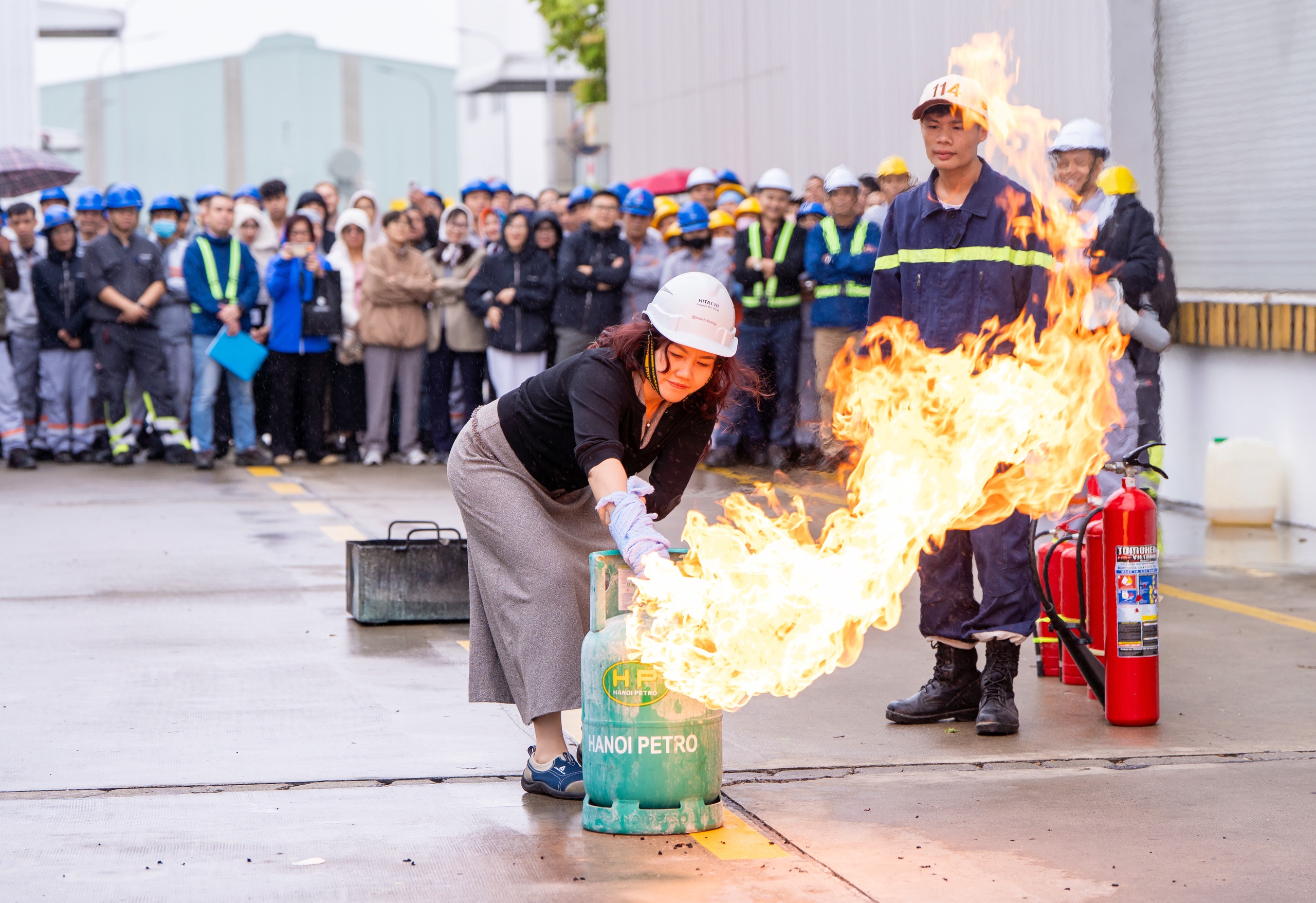 Tăng ca dồn dập, rủi ro rình rập: 'Siết' giảm tai nạn lao động thế nào? - Ảnh 4. tai nạn - Ảnh 4.