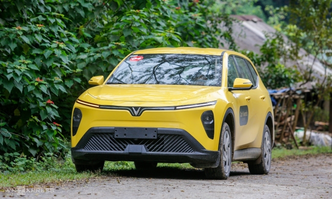 VinFast Limo Green trong hành trình Car Test do VnExpress tổ chức. Ảnh: Lương Dũng