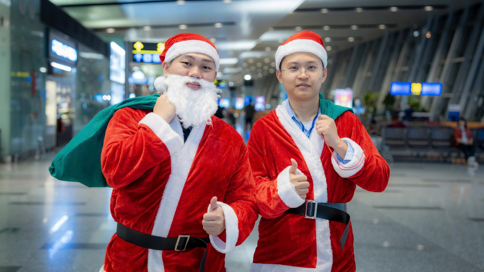 Những kiện hàng đặc biệt xuất hiện trên băng chuyền hành lý ở Nội Bài vào Giáng sinh - Ảnh 4.